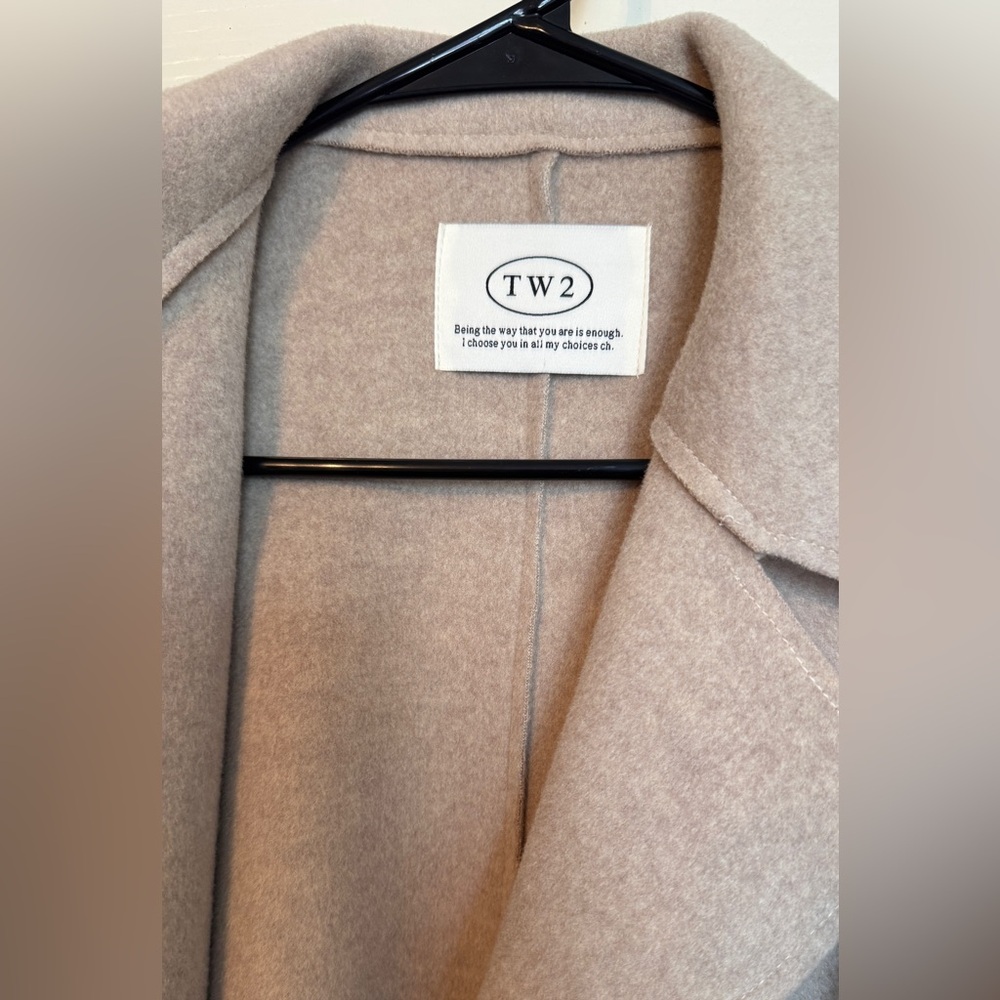 ❌SOLD❌ Short Trench Coat - Picture 2 of 6